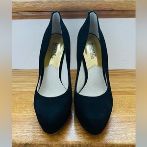 Michael Kors woman’s size 7 black pumps